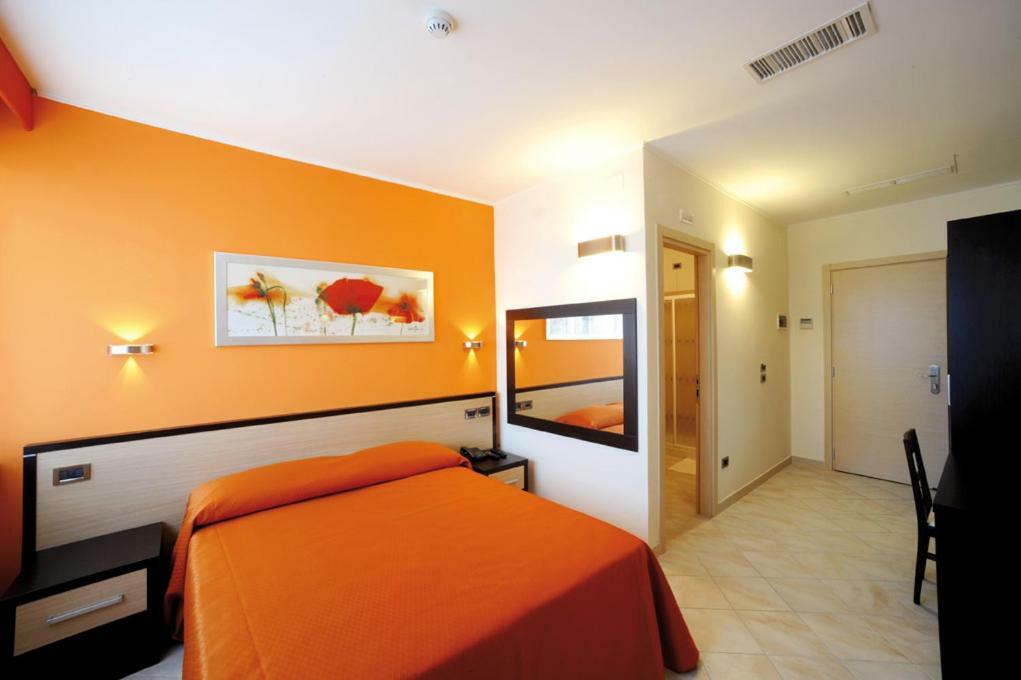 Hotel Cristina Rocca San Giovanni Ngoại thất bức ảnh